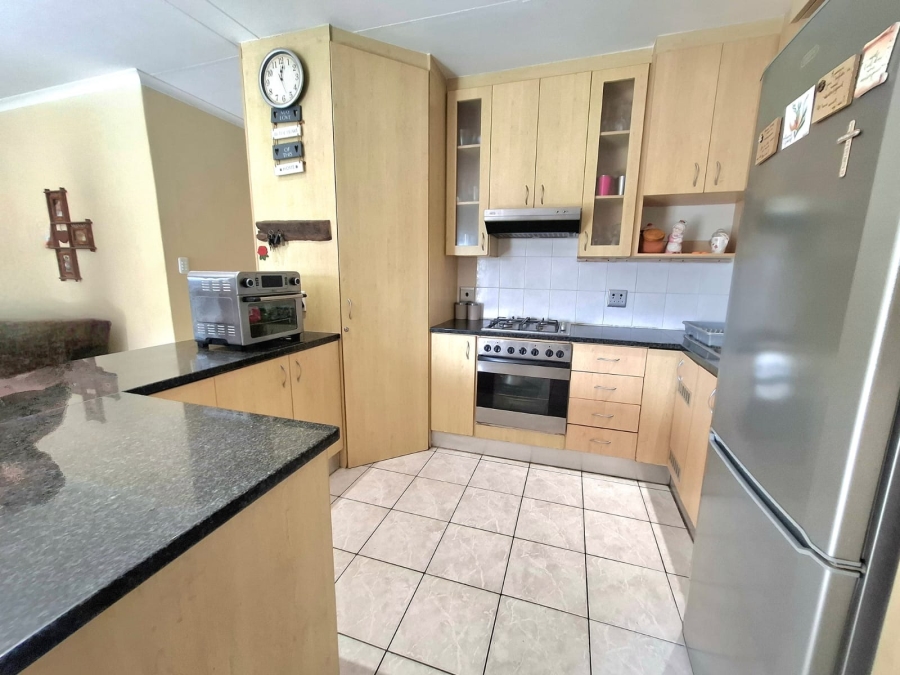 6 Bedroom Property for Sale in Gonubie Eastern Cape